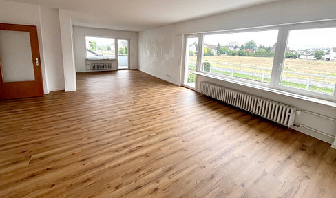 Spacious apartment - 4.5 rooms - 1st floor - large balcony - modern daylight bathroom.