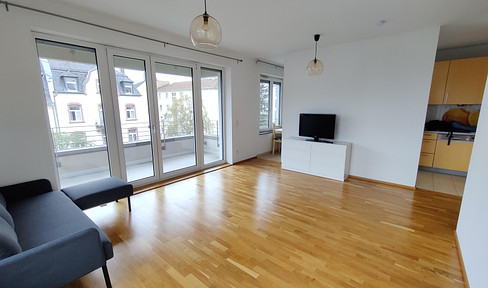 Möblierte 3-Zimmer-Wohnung im Europaviertel mit Einbauküche, Schlafzimmermöbel und Balkon.