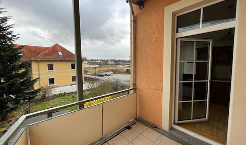 San. AB nice 3-room apartment with balcony and EBK