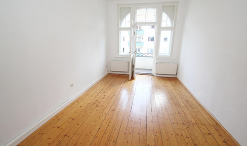 Johannstadt: Beautiful 4.5-room apartment with parquet flooring and wooden floors, located on the 3rd floor (A31), facing east (E7).