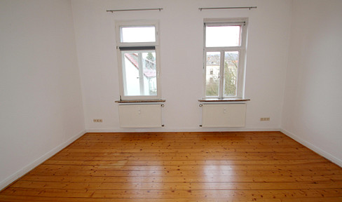 Ostviertel: 2-room apartment near Schwänchenteich, 2nd floor, central location.