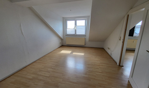Geismar, Kiesseestraße: Beautiful 3-room apartment, attic floor, right wing, unit E6.