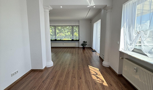 Attractive and sunny 2.5 room apartment 85 sqm. Top equipment !