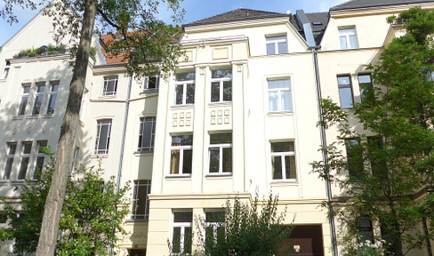 Cologne-Klettenberg, apartment in a traditional building, located in a prime location, 3rd floor.