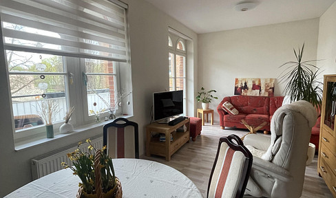 KFW Efficiency House, historic building, 2-room apartment, excellent location near the city center, sunny balcony.