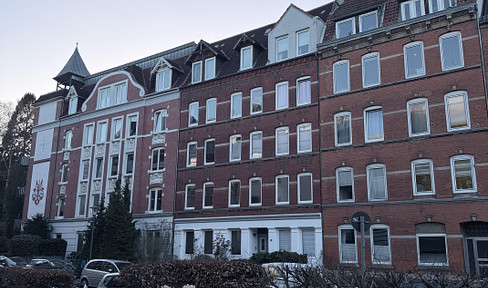 Beautiful, bright old building 4 room apartment with 2 x bathroom