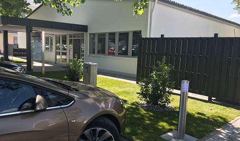 3 private offices (30m², 30m², and 40m²) available in a modern office building, in a prime location – directly from the owner.