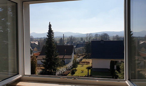 5-Raum-Wg.(wie ein Haus) mit Gebirgsblick, incl. EBK, Stellplatz am Haus, 2 Bäder mit Fenster+Wanne