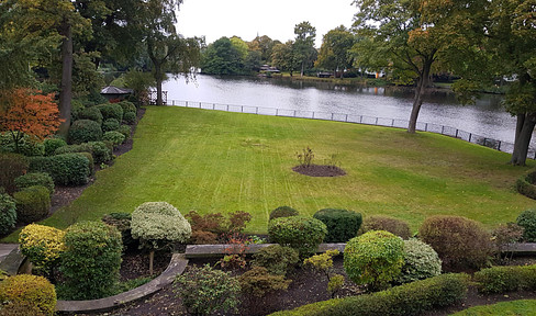JOKER: Furnished 2-room apartment directly on the Alster lake, with a garden, offering a south-westerly view of the "Fairy Pond."