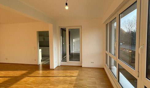 Energy-efficient Stadtwald 3.5 rooms with loggia, EBK and underground garage