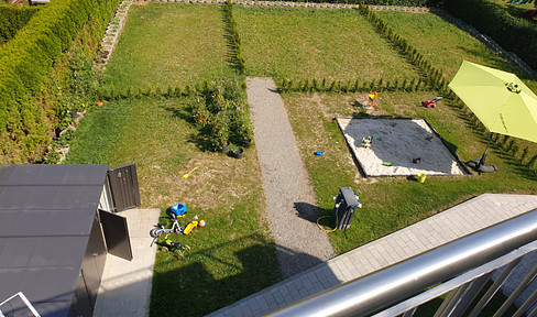 Gehobene 3-Zimmerwohnung (Maisenette/Penthaus) mit Balkon und eigenem Gartenanteil (Warmmiete)