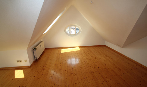 Ostviertel: Sonnige 2-Zimmer-Whg BG DG li E10