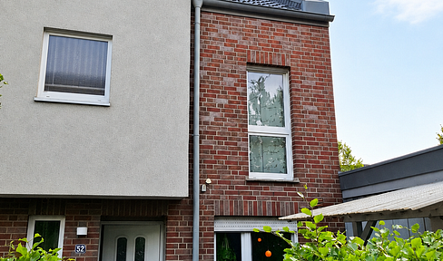 Beautiful terraced house in the Bendix complex.
