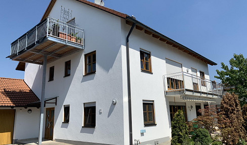 Spacious attic apartment with a balcony and fitted kitchen in a quiet location.