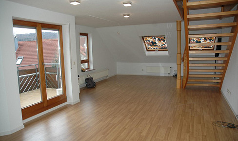 Helle 3-Zimmer-Maisonette-Wohnung mit EBK und Balkon in Winterbach