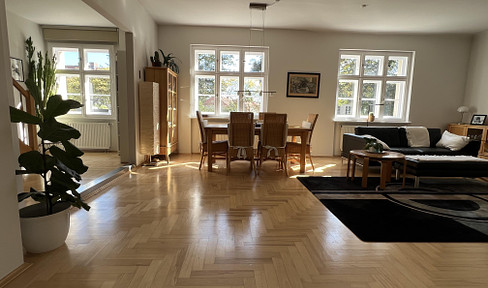 Spacious and modernized to a high standard: Old building apartment in beautiful Zehlendorf