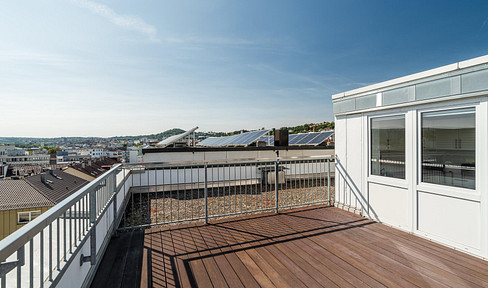 Exclusive, renovated 3-room penthouse apartment with balcony and fitted kitchen in Pforzheim