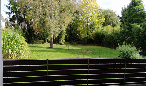 Bright renovated old apartment on the first floor with large garden