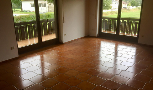 Helle 4,5-Zimmer-Wohnung mit Balkon, Garten und Wärmepumpe in Obereichstätt zu vermieten