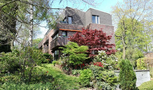 Alt-Rahlstedt, idyllic by the nature reserve, yet central, no brokerage fee!