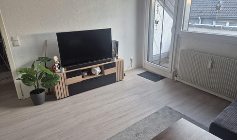 ++ For Sale by Owner: Wonderful, spacious 2-room apartment with fitted kitchen, balcony, and air conditioning. ++