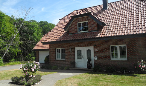 Detached house with lake view directly in the countryside