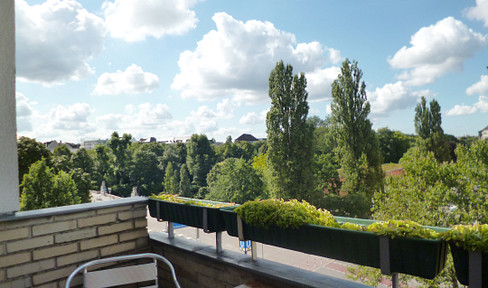 bright, quiet apartment right next to Volkspark Schöneberg and the subway