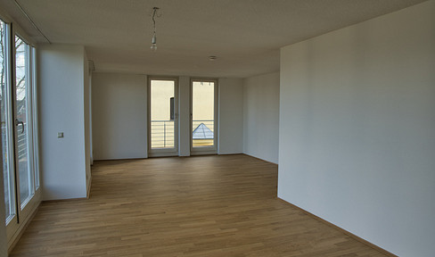 PROVISIONSFREIE WOHNUNG MIT GROSSEM BALKON - Nicht WG geeignet.