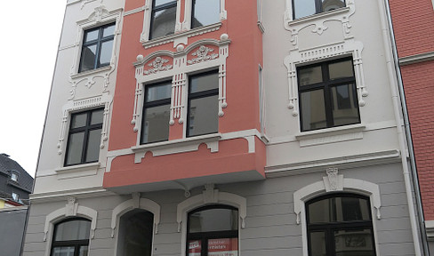 5-room comfort apartment with balcony, elevator and garage on request