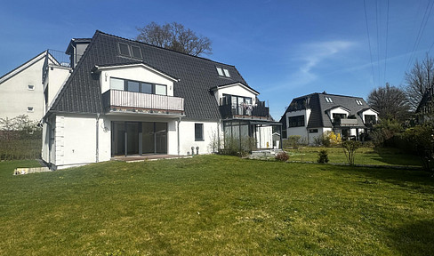 Modern, spacious, family-friendly - 4 rooms plus 200 m2 garden and parking space