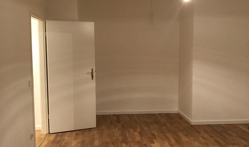 One-room apartment, renovated with fitted kitchen and balcony.