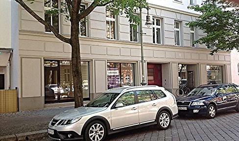 Store office practice café with large shop windows near main station, available from 01.01.2026, commission-free