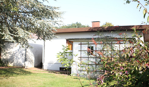 Detached house near St. Adolf-Stift (let for a limited period of 4 years)