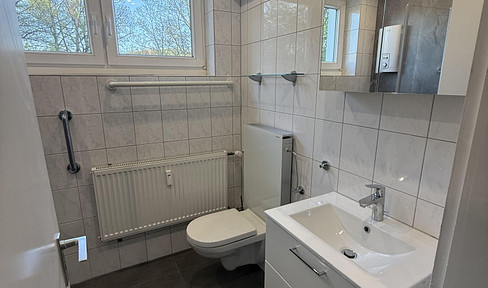 Bright 3-room apartment in the Jung-Stilling complex, with elevator, fitted kitchen, newly renovated bathroom, electric garage, and recently renovated.