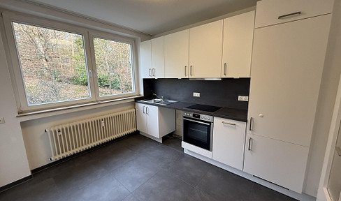 Bright 3-room apartment in the Jung-Stilling complex, with elevator, fitted kitchen, newly renovated bathroom, electric garage, and recently renovated.