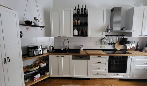 Beautiful spacious 4-room apartment + fireplace & direct access to the garden directly at the castle park