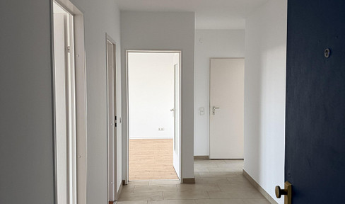 Gut geschnittene, praktische 3 Zimmer Wohnung, Balkon, komplette Einbauküche