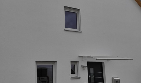 Neuwertige DHH nähe Saturarena