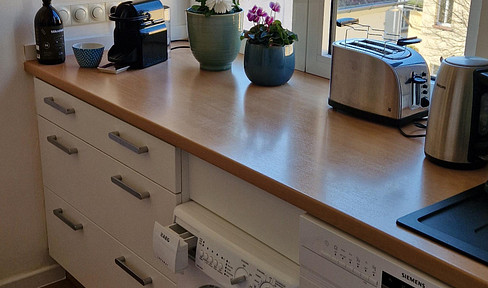 Westend-Nord: 3.5-room apartment with a view of the skyline.