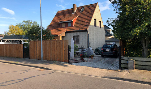 Cozy single-family craftsman's house in a great location, Burgwedel Thönse Building plot with contaminated site