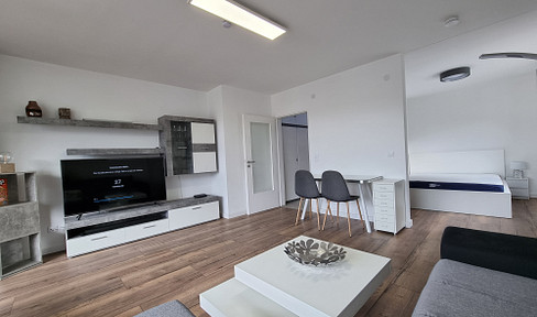 Exclusive, furnished 1.5-room apartment near the university/train station, featuring a fitted kitchen, a large balcony, internet access, and more.