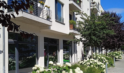 Attractive commercial, KFW-40 new build in central location in Pankow between church and palace