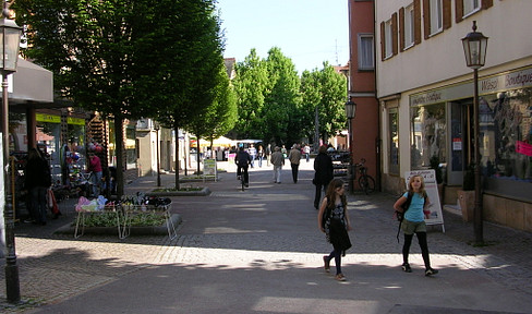 Office / practice rooms in the pedestrian zone