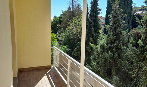 2 ZKB in modernized old building, balcony