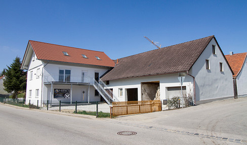 Strong yield property 6.42 %, detached apartment building + 300 m² storage space, for small business