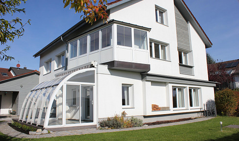 Beautiful 2-3 family house with a garden and sunroom in Wangen.