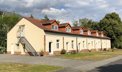 Well-maintained 2-room apartment with good access to city buses.