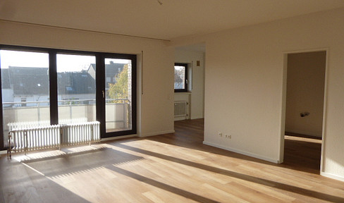 renoviert 4 Zi Wohnung + Balkon + Aufzug