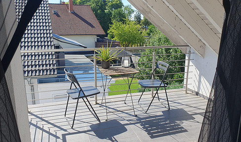 Moderne 3,5 Zi.-DG-Wohnung mit Balkon in toller Lage - von privat