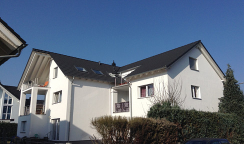 Moderne 3,5 Zi.-DG-Wohnung mit Balkon in toller Lage - von privat